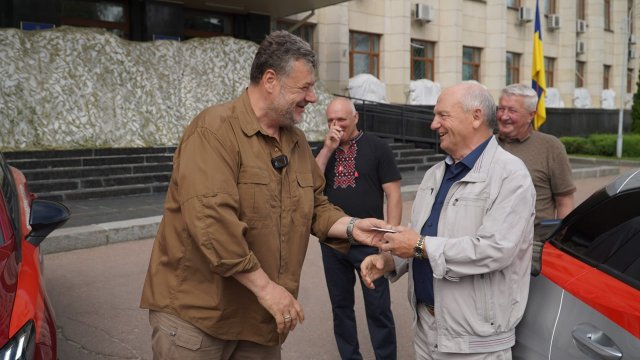 Два медзаклади в Житомирській області отримали електромобілі