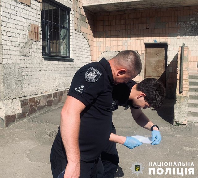 З багатоповерхівки на проспекті Миру впали та розбились дві дівчинки. ФОТО