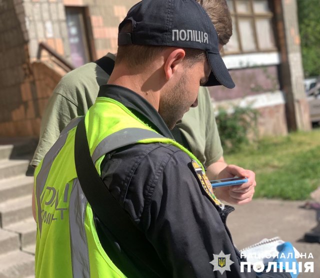З багатоповерхівки на проспекті Миру впали та розбились дві дівчинки. ФОТО