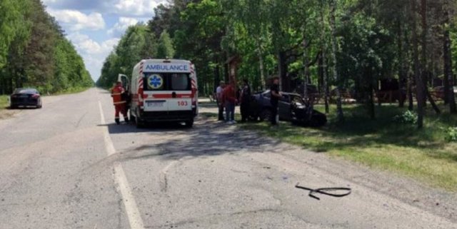 На автодорозі в Житомирській області зіштовхнулись ВАЗ та «швидка»: є травмовані. ФОТО