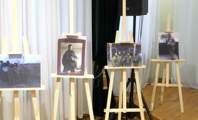 У Житомирі відкрилася фотовиставка робіт полеглого захисника Романа Солонинки У Житомирі відкрилася фотовиставка робіт полеглого захисника Романа Солонинки