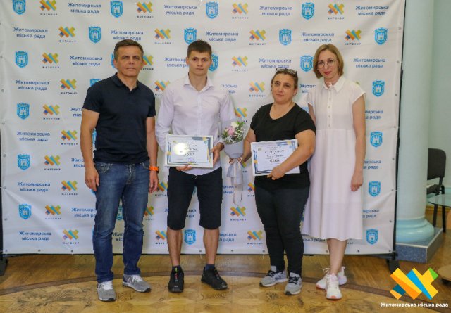 У Житомирі переможці та призери міжнародних змагань, а також їх тренери отримали грошові винагороди
