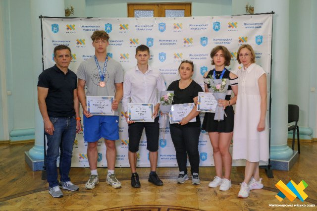 У Житомирі переможці та призери міжнародних змагань, а також їх тренери отримали грошові винагороди