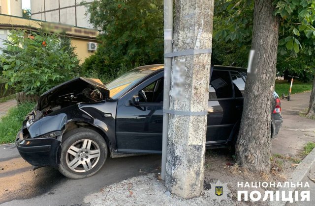 На перехресті в Житомирі зіштовхнулись Volkswagen та Renault: травмовано четверо людей