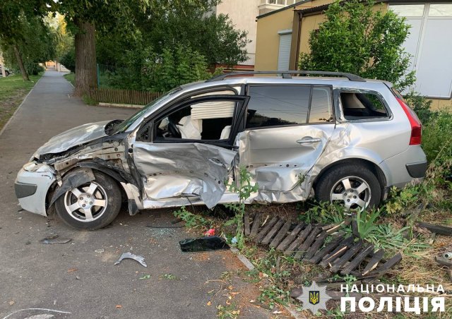 На перехресті в Житомирі зіштовхнулись Volkswagen та Renault: травмовано четверо людей