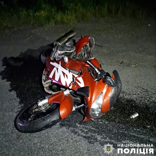 Подробиці ДТП за участі вантажівки та мотоцикла на трасі в Житомирській області