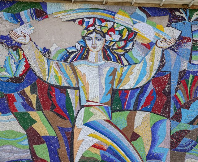 Мозаїчне панно на поштовому відділені та на будинку культури в Хорошеві. ФОТО