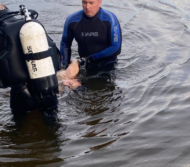 У Житомирській області на водоймах минулої доби втопились дві людини. ФОТО 18+
