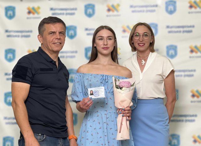 У Житомирі переможцям й призерам міжнародних змагань та їхнім тренерам вручили грошові сертифікати. ФОТО