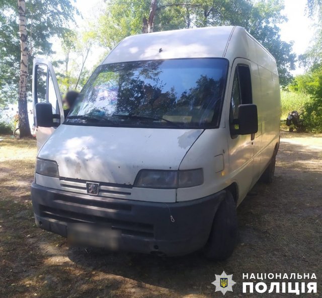 На території одного водосховища у Житомирській області нетверезий водій тримав у автівці гранату. ФОТО