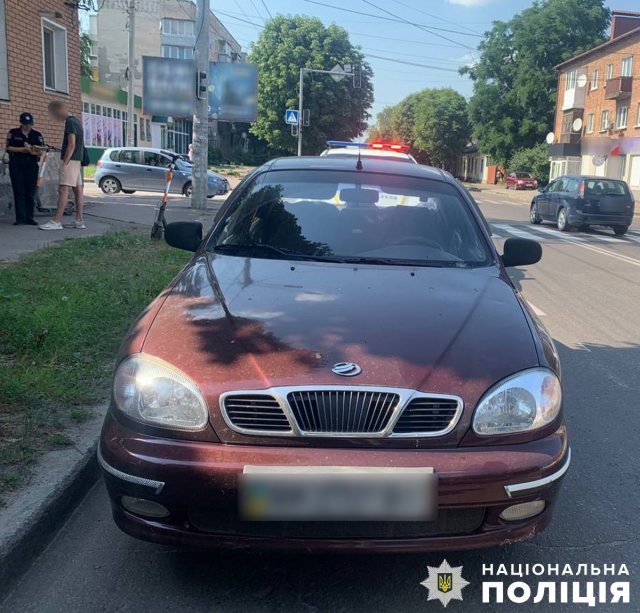 На перехресті в Житомирі зіткнулись ЗАЗ та електросамокат: травмовано двоє дітей