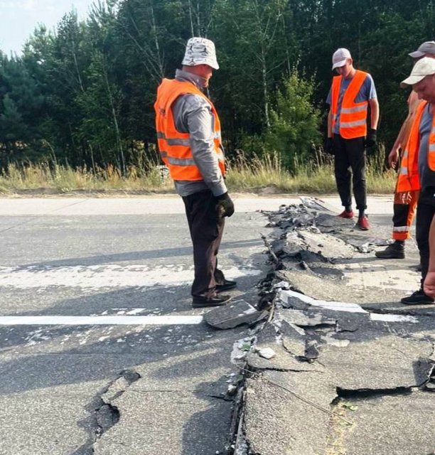 На трасі в Житомирській області зафіксували підняття бетонних плит, водіїв закликають бути уважними. ФОТО