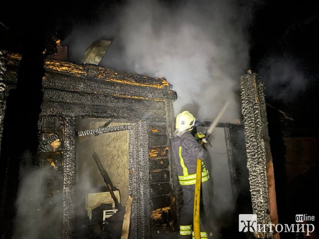 На півночі Житомирщини горіли будинок, літня кухня і господарча будівля. ФОТО