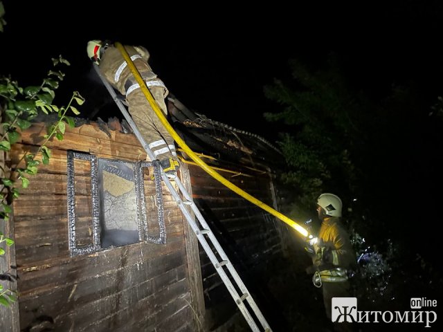 На півночі Житомирщини горіли будинок, літня кухня і господарча будівля. ФОТО