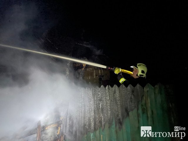 На півночі Житомирщини горіли будинок, літня кухня і господарча будівля. ФОТО