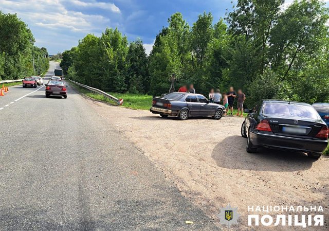 Неподалік Бердичева зіштовхнулись ВМW та Daewoo: загинув водій останньої автівки, а четверо пасажирів у лікарні. ФОТО