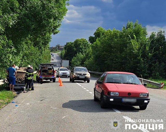 Неподалік Бердичева зіштовхнулись ВМW та Daewoo: загинув водій останньої автівки, а четверо пасажирів у лікарні. ФОТО