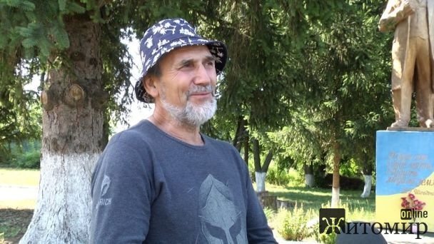 У Житомирській області пам'ятник Леніну перетворили на Кобзаря У Житомирській області пам'ятник Леніну перетворили на Кобзаря