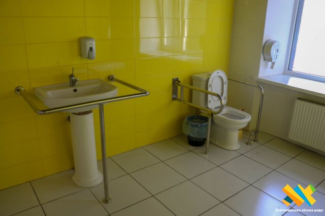 На шляху до безбар’єрності: у Житомирі дослідили Прозорий офіс на доступність