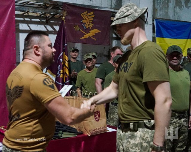 Командир житомирської 95-ї бригади нагородив воїнів