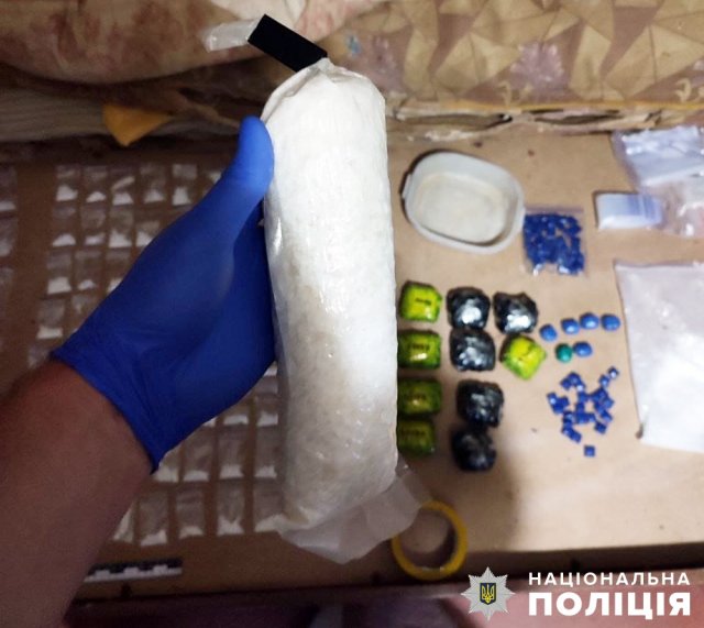У Бердичеві батько з сином торгували наркотиками. ФОТО