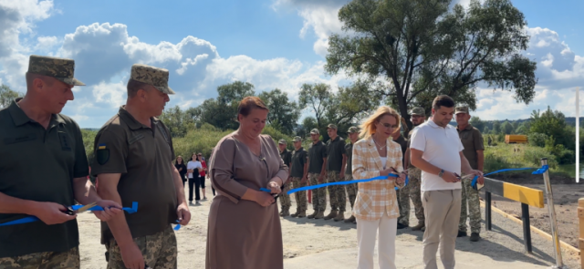 На Житомирщині між двома населеними пунктами офіційно відкрили відбудований міст, дерев