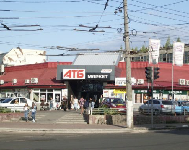 У Житомирі біля супермаркету побили жінку У Житомирі біля супермаркету побили жінку