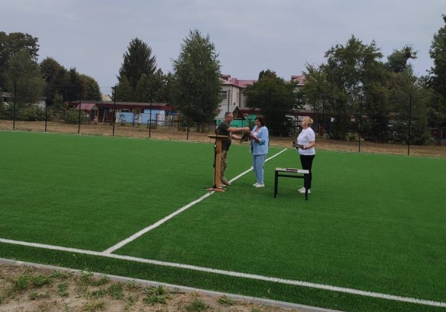 У Звягелі на базі ліцею відкрили новий стадіон