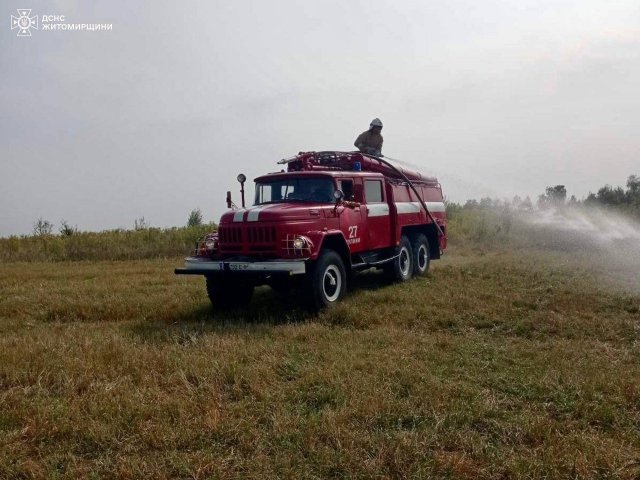 На Житомирщині за добу рятувальники ліквідували 20 пожеж. ФОТО