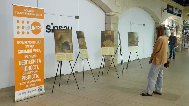 У Житомирі відкрили виставку з розповідями переселенців