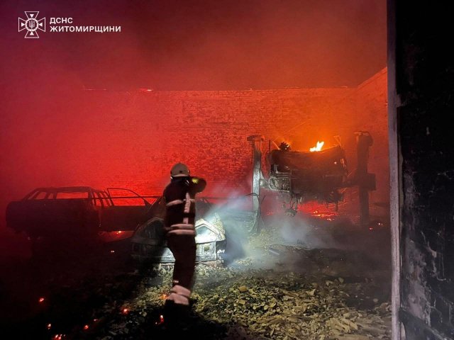 У селі на Житомирщині горіла складська будівля. ФОТО
