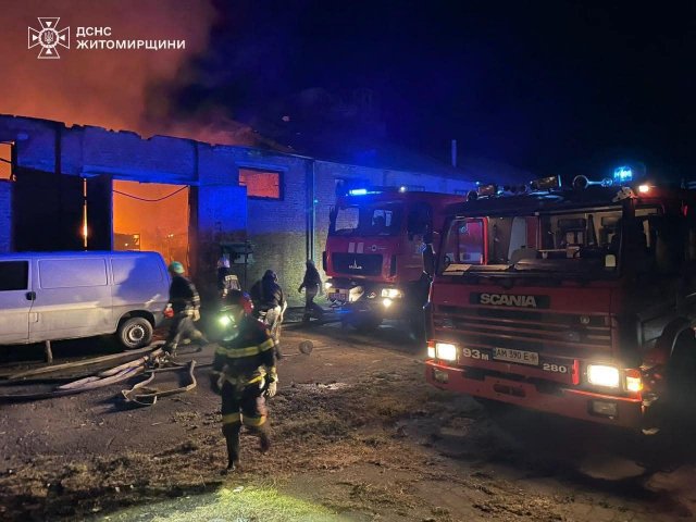 У селі на Житомирщині горіла складська будівля. ФОТО