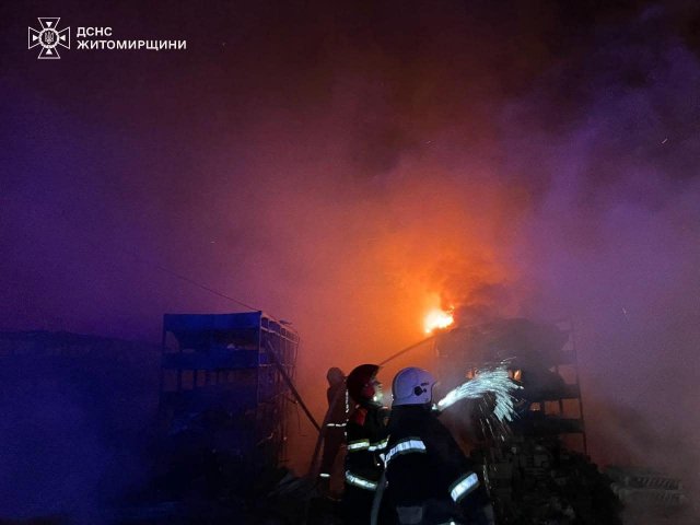 У селі на Житомирщині горіла складська будівля. ФОТО