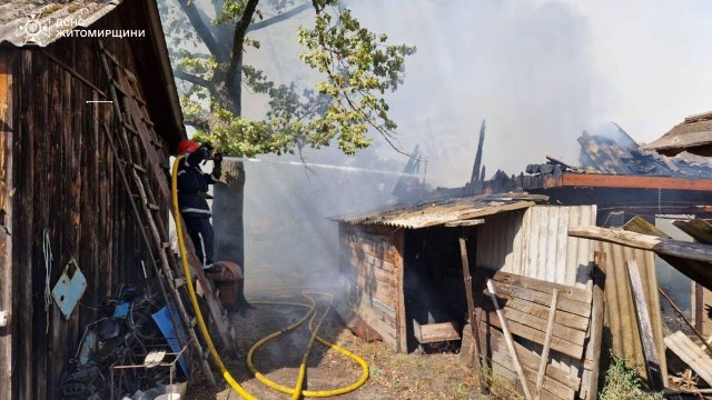 На Житомирщині під час ліквідації пожежі рятувальники виявили тіло чоловіка