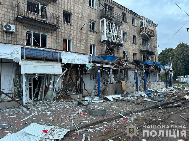 Поліція показала наслідки обстрілу Конотопа. ФОТО