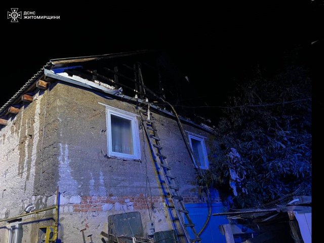 На Звягельщині горів двоповерховий будинок. ФОТО