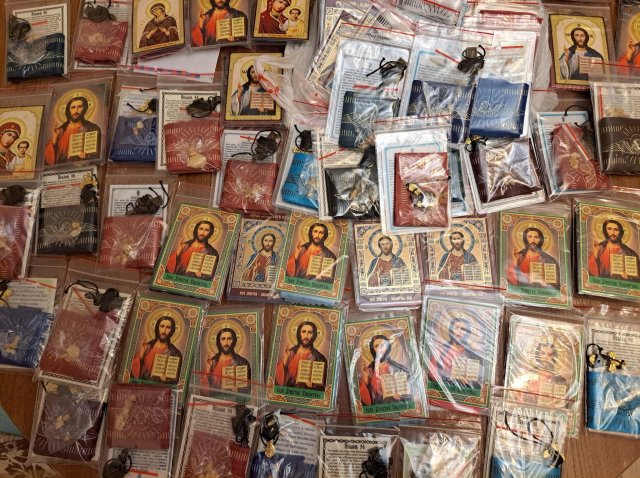У Михайлівському соборі Житомира передали освячені обереги захисникам