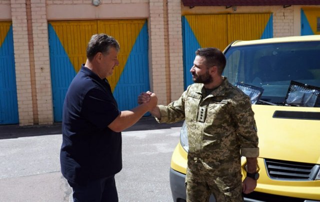 Захисникам України в Житомирі передали мікроавтобус. ФОТО