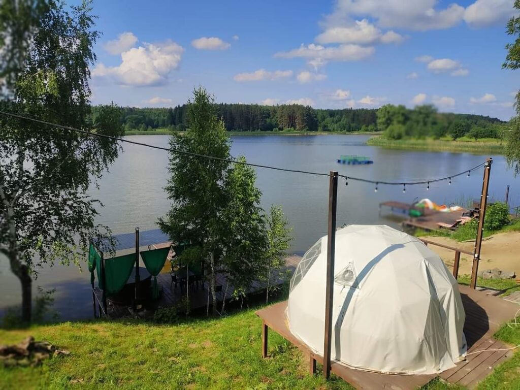 Мешканці Житомира та області можуть по-осінньому відпочити в чарівному куточку на березі водойми - Події. Джерело: Zhitomir-OnLine Мешканці Житомира та області можуть по-осінньому відпочити в чарівному куточку на березі водойми - фото №