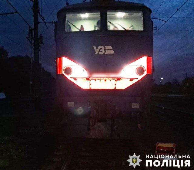 У Попільні поліція встановлює обставини загибелі жінки на залізниці. ФОТО У Попільні поліція встановлює обставини загибелі жінки на залізниці. ФОТО