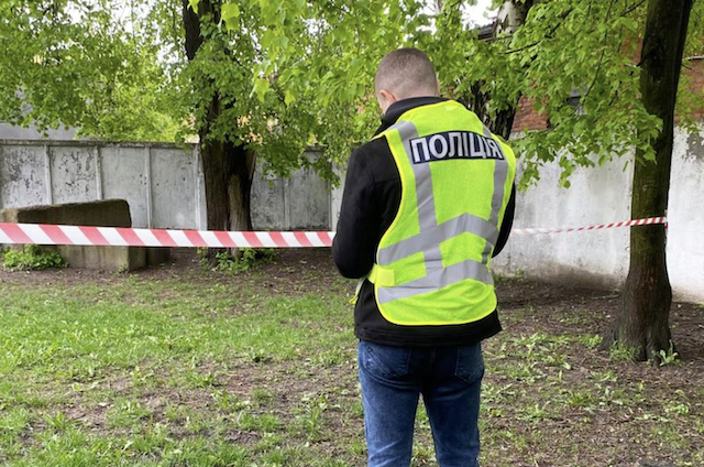 Поліція Житомирщини затримала вчителя за підозрою у вбивстві та пораненні колишніх учнів Поліція Житомирщини затримала вчителя за підозрою у вбивстві та пораненні колишніх учнів