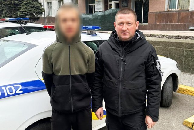 Пішов з дому та влаштувався на роботу в Дніпрі – поліцейські повернули додому 17-річного житомирянина Пішов з дому та влаштувався на роботу в Дніпрі – поліцейські повернули додому 17-річного житомирянина