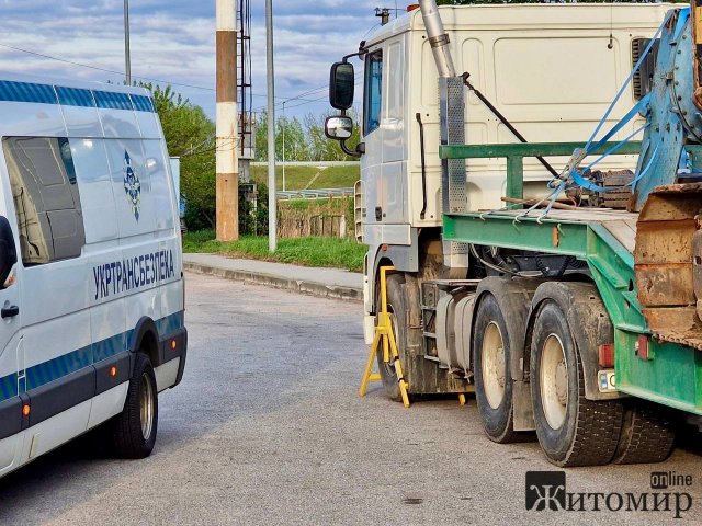 На дорогах Житомирщини двоє порушників заплатять штраф за перевищення габаритно-вагових параметрів 