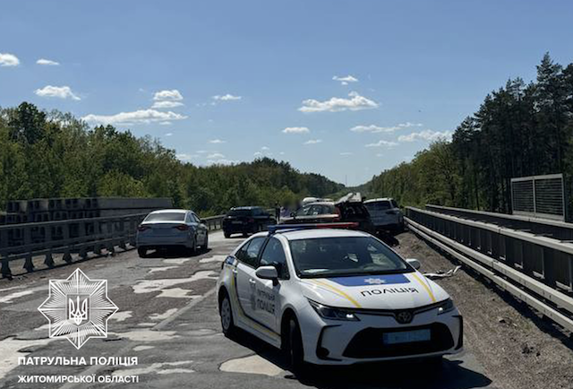 На об'їзній міста Житомира, поблизу села Кам'янка, сталася аварія На об'їзній міста Житомира, поблизу села Кам'янка, сталася аварія