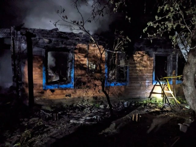 На півночі Житомирщини в будинку рятувальники виявили тіло 40-річного чоловіка. ФОТО