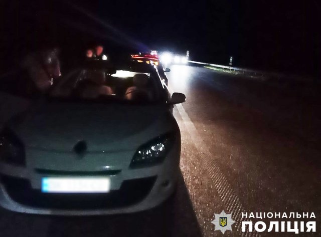 На трасі в Житомирській області Renault збив 29-річну жінку. ФОТО На трасі в Житомирській області Renault збив 29-річну жінку. ФОТО