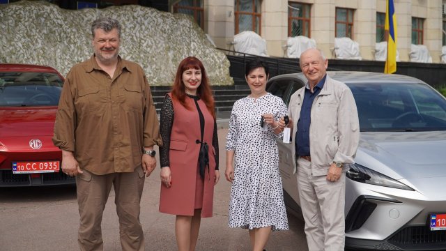 Два медзаклади в Житомирській області отримали електромобілі Два медзаклади в Житомирській області отримали електромобілі