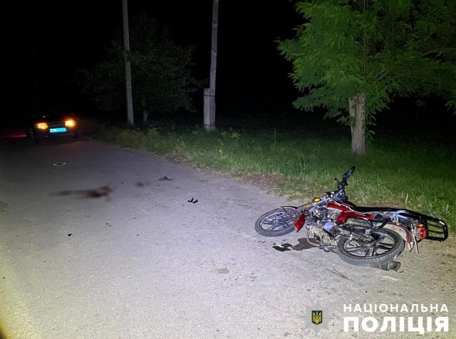 У Брусилові 16-річний мопедист збив 21-річного пішохода: постраждалий госпіталізований У Брусилові 16-річний мопедист збив 21-річного пішохода: постраждалий госпіталізований