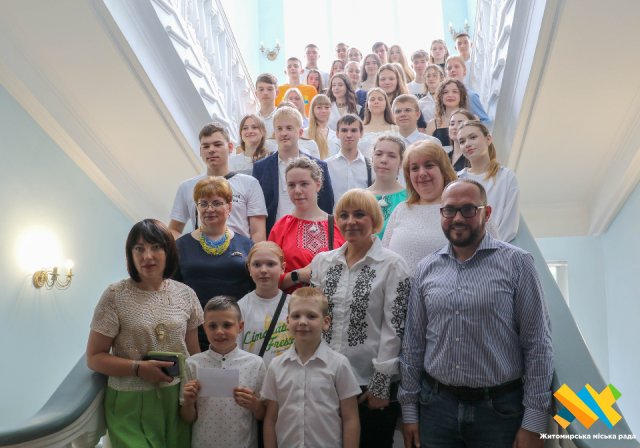 У Житомирі відбулося вручення стипендії обдарованій молоді. ФОТО У Житомирі відбулося вручення стипендії обдарованій молоді. ФОТО