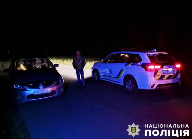 У селі Бердичівського району п’яний водій Mitsubishi пропонував патрульним 100 доларів хабаря
